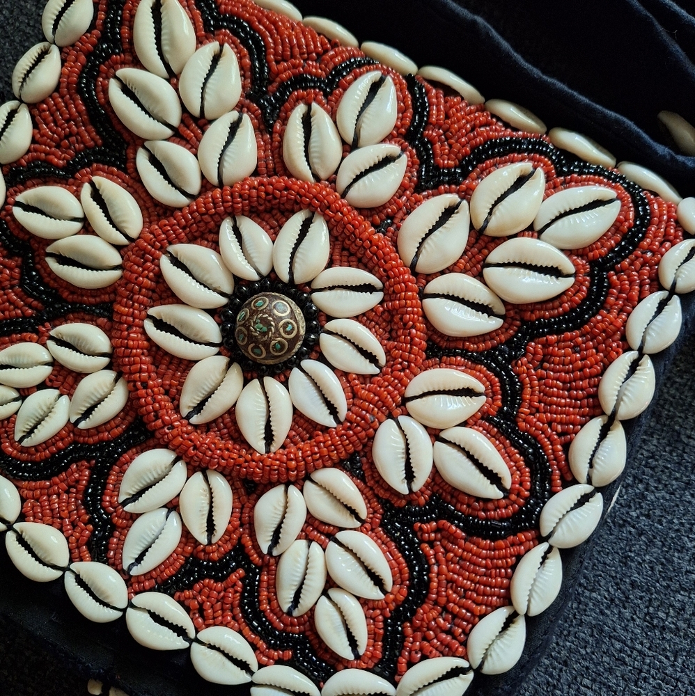 ~《Handmade》~  Vintage seashell and beadwork handbag.